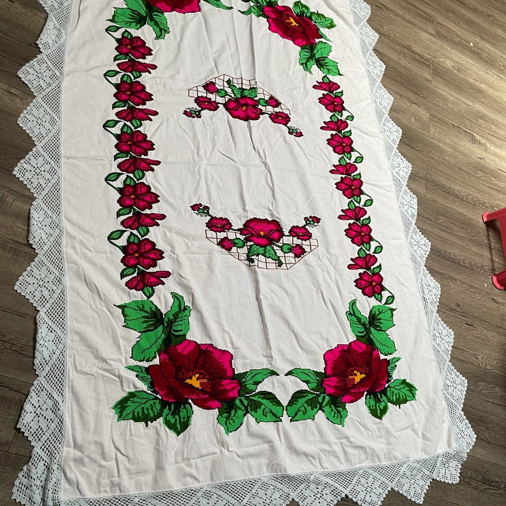 Table cloths for 8 chairs